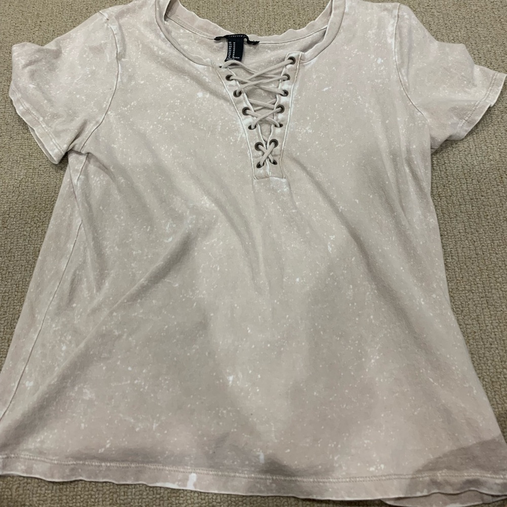 Forever 21 Shirt. Size: M